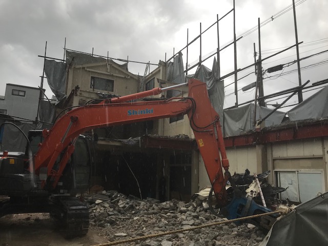 鉄骨建屋の解体風景