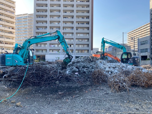 広大な事業所敷地の解体工事。壁、土間、基礎の解体・撤去　大阪市港区