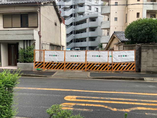 3階建て一戸建て住宅の鉄骨解体作業