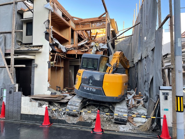 幼稚園が向かいにある住宅密集地での住居解体工事　大阪市阿倍野区