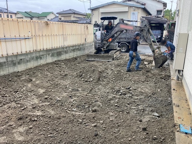 隣家との隙間が狭い住居の解体　大阪府大阪市