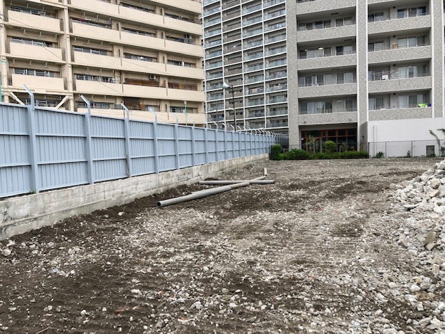 広大な事業所敷地の解体工事。壁、土間、基礎の解体・撤去　大阪市港区
