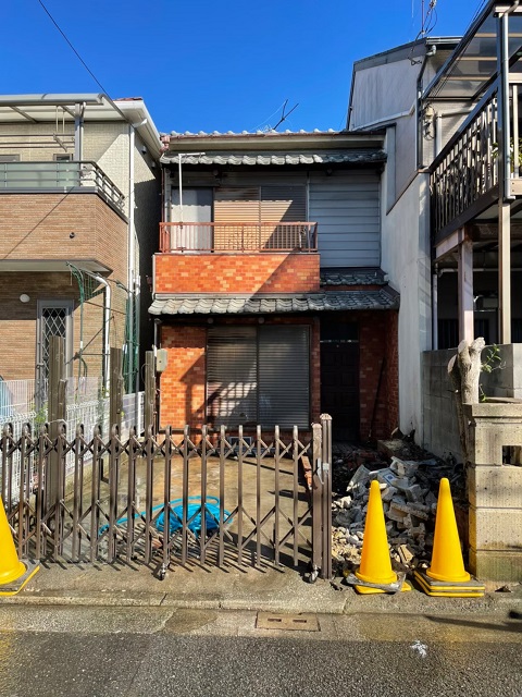 隣家と壁がくっついている住宅の解体工事｜大阪府堺市